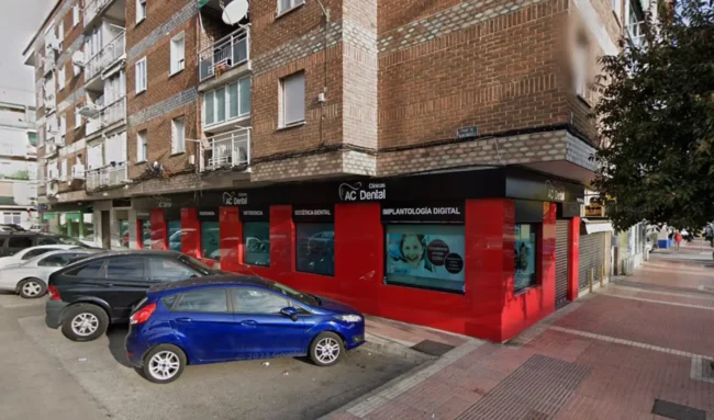 Imagen de la fachada de nuestra clinica dental en parla